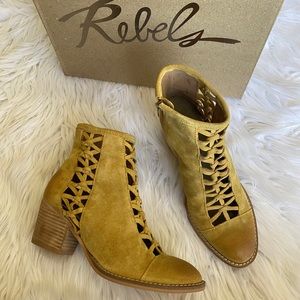 Rebels macrame suede booties